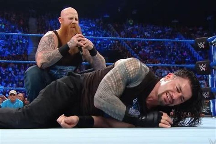 Roman Reigns v Erick Rowan