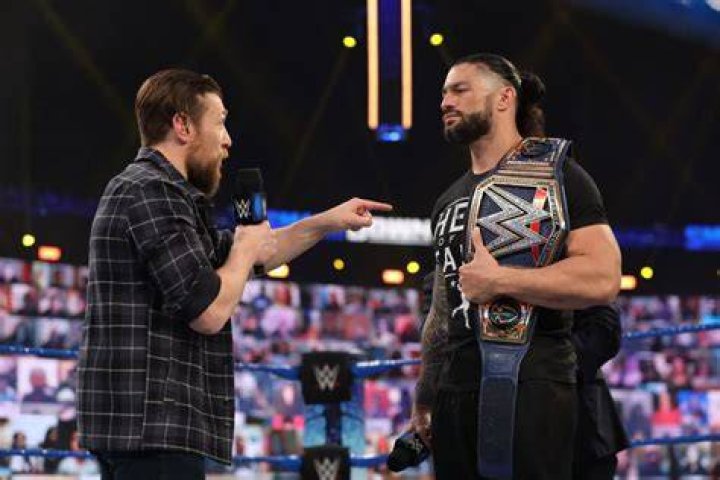Roman Reigns Vs Daniel Bryan Fastlane 2015