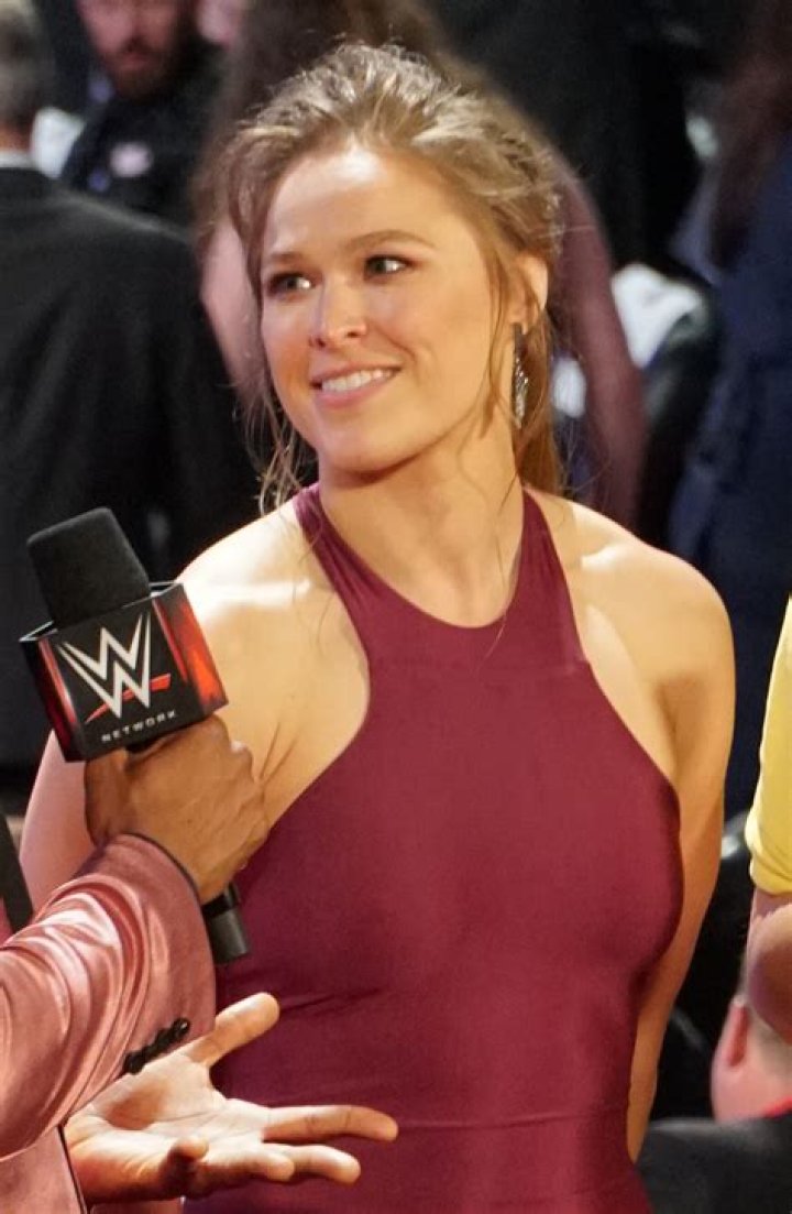 Ronda Rousey Hot Images, Net Worth & Fight Pictures