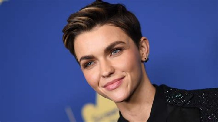 Ruby Rose as Linda del Buono in Zodiac (2017)