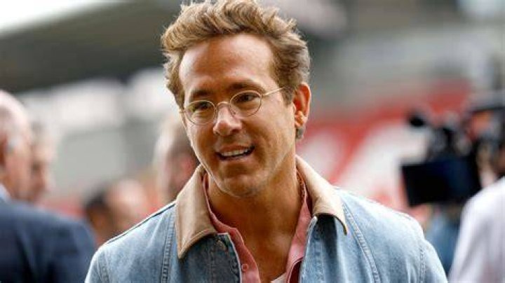 Ryan Reynolds as Istredd in The Witcher but with DC actors