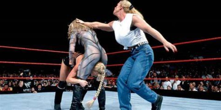 Sable v Tori WrestleMania 15 Cropped