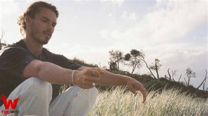 Sam Corlett Biography, Height & Life Story