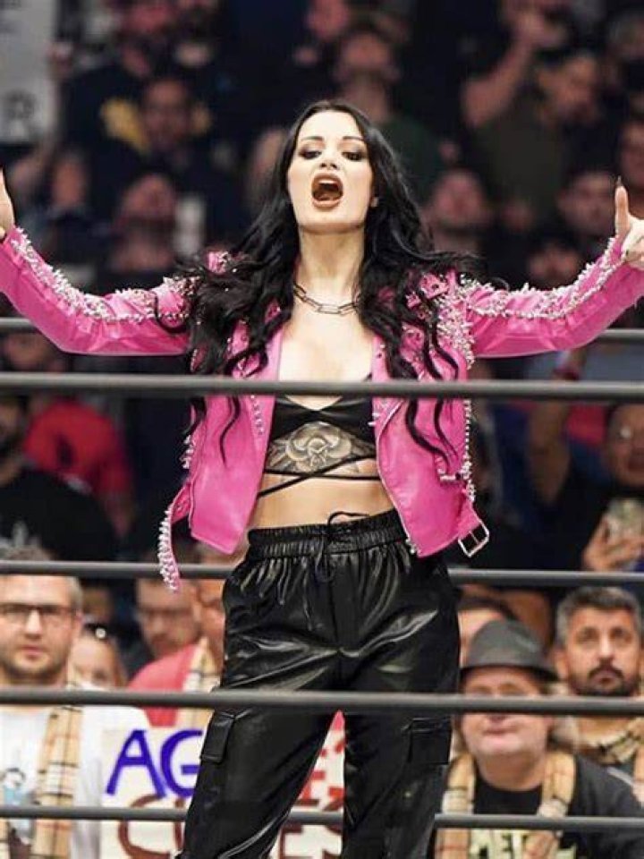 Saraya Bevis celebrating AEW Womens Champion
