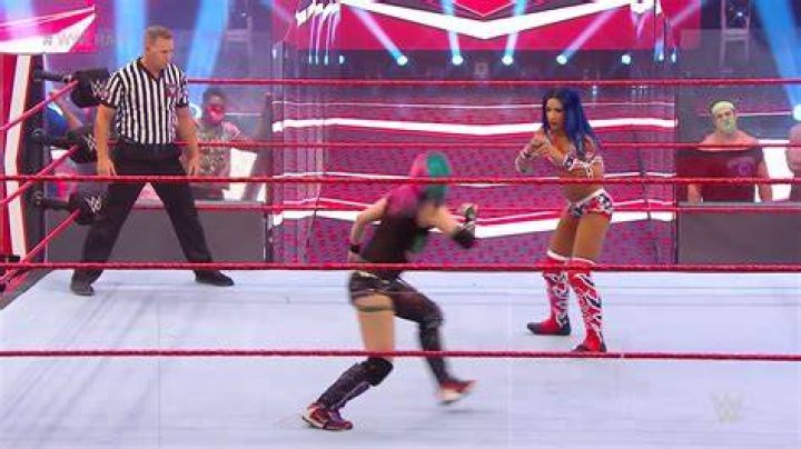 sasha banks vs asuka