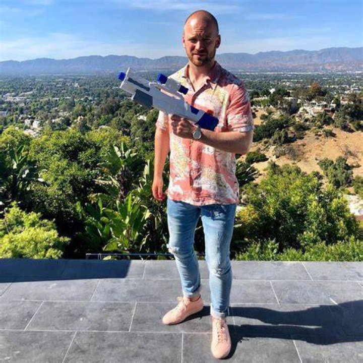 Sean Evans Bio, Age, Height, Career, Girlfriend, Net Worth, Facebook