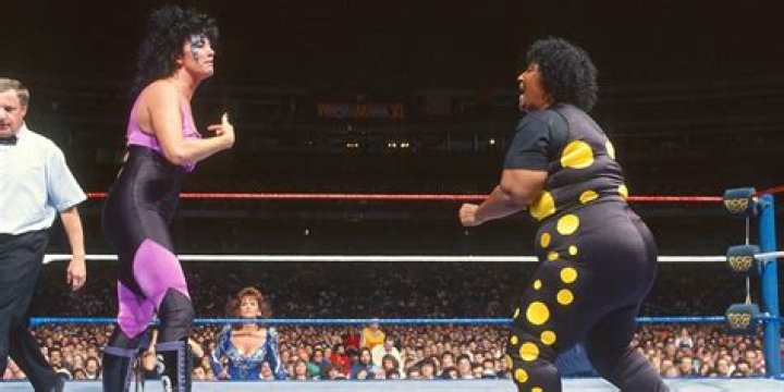 Sensational Sherri Vs Sapphire
