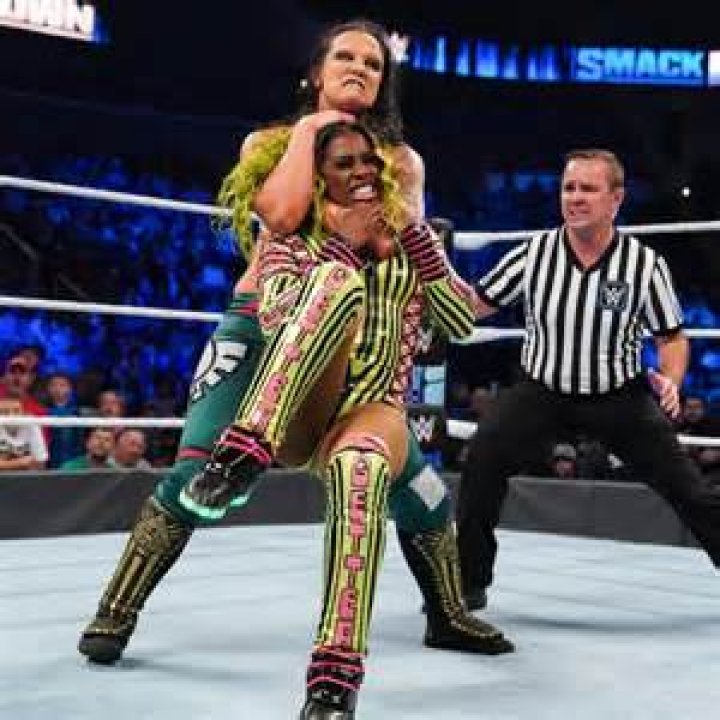 Shayna Baszler v Naomi SmackDown November 5, 2021 Cropped
