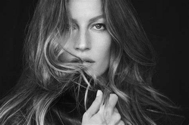 Single Gisele Bündchen Fuels Dating Rumors in Sports Bra at a Country With $68.5
Billion GDP