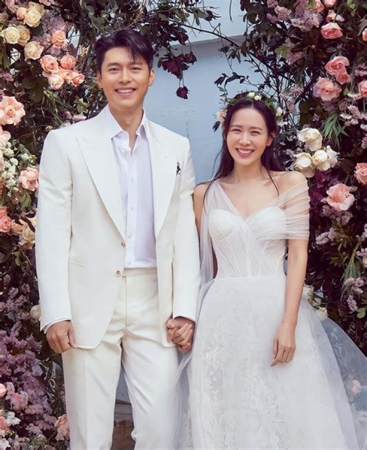 Son Ye Jin And Lee Minki Strike A Pose For Harper&rsquo;s Bazaar (UPDATE