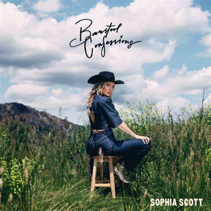 Sophia Scott releases new countrypop tinged "She Ain't Me"