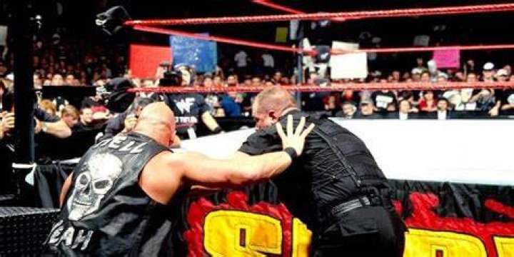 Stone Cold v Big Boss Man Survivor Series 1998 Cropped