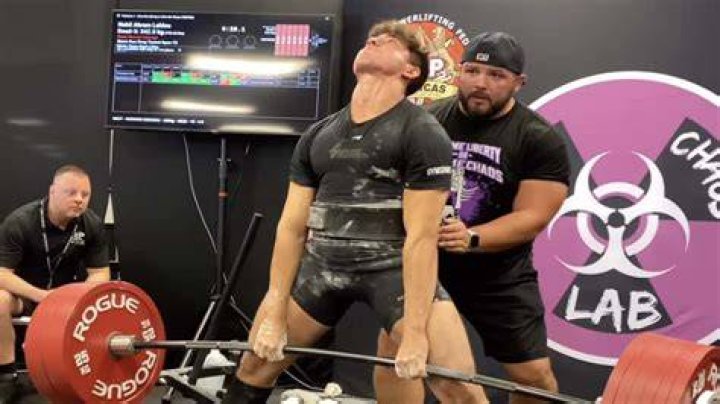 “Such an Outlier”: World-Record Powerlifter Takes a Brutal Dig at
‘Controversial’ Top Fitness Influencer for Being Fake Natty