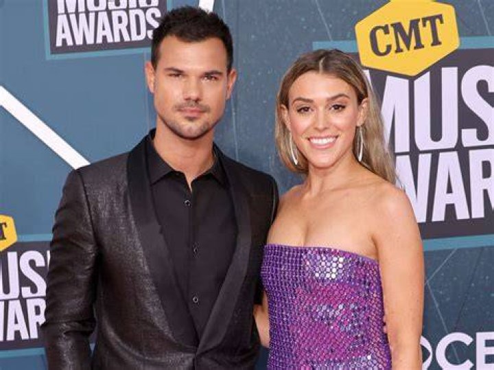 Taylor Dome Says She's an 'OG' Taylor Swift Fan, Has Photo with Singer