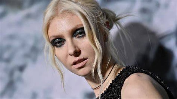 Taylor Momsen Boyfriend: A Deep Dive Into Her Romantic Life