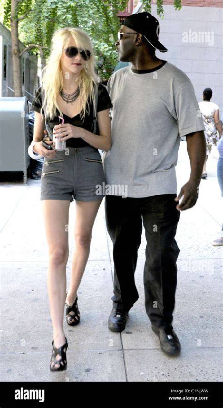 Taylor Momsen, Boyfriend? TV Fanatic