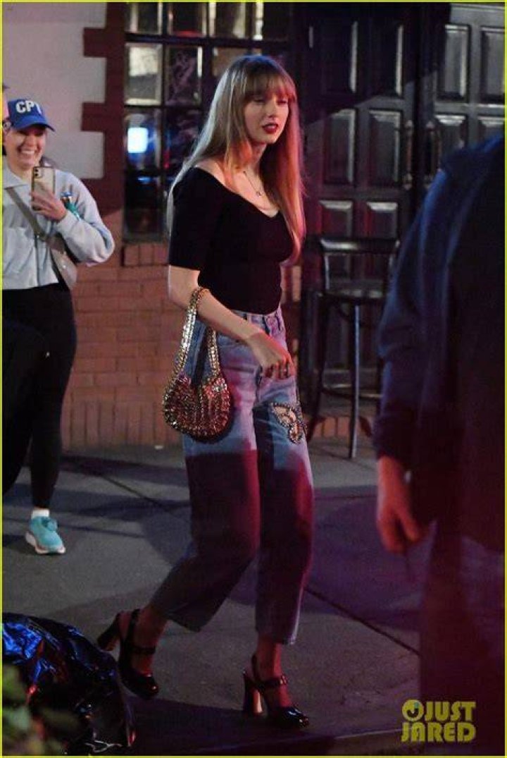 Taylor Swift was spotted to host a Kansas City Chiefs viewing party at