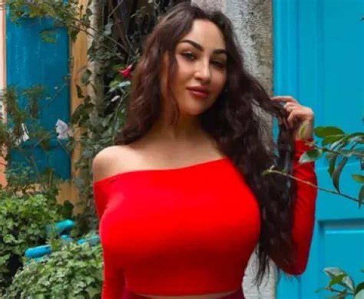 The Lifestyle of Louisa Khovanski Wiki/Bio, Age, Height, Photos