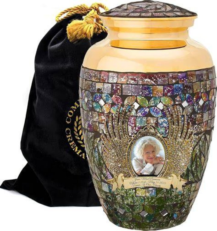 The women battle for the Urn