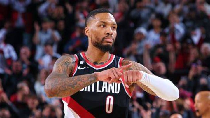 “They Build You Up to TRY & Break You Down”: Damian Lillard Shares Hawks Star
Trae Young’s Cryptic Tweet a Month After Zach Lowe’s Atlanta Pitch