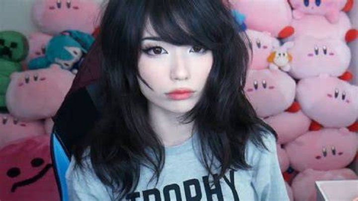 “They Wanted 20 Years” – Twitch Streamer Emiru Reveals a Crazy $130,000 Loan
Request She Received