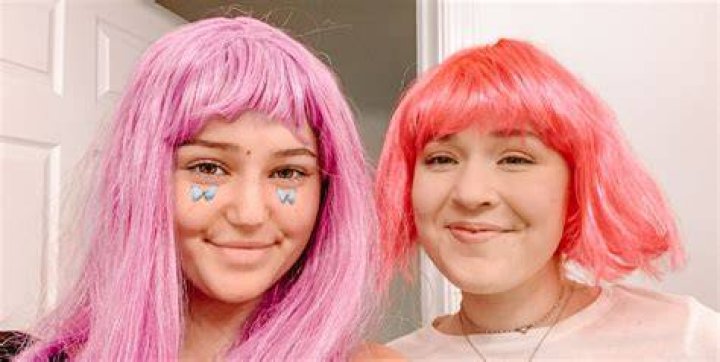 tiktok college wigparty collegeparty Wig party, Long hair styles