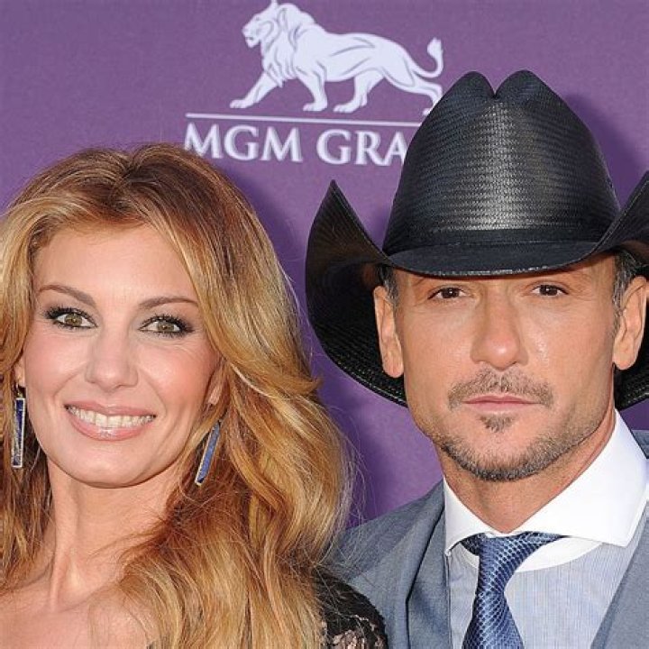 Tim McGraw & Faith Hill Pose Together at the SAG Awards 2022! Photo