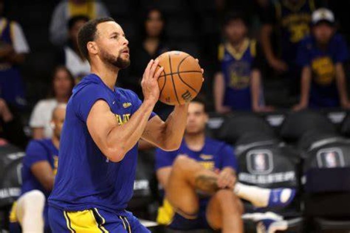 Under Armour Athlete Stephen Curry Gets His Hands on Legendary Nike “SC30” Shoes
After $18,000 Payout