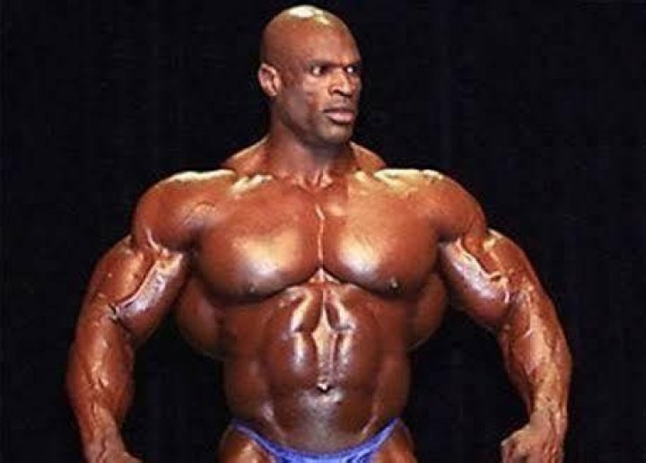 Unearthed Image Shows 310 Lbs Strong Ronnie Coleman Looking Like a Tiny Boy Next
to 7ft WWE Giant