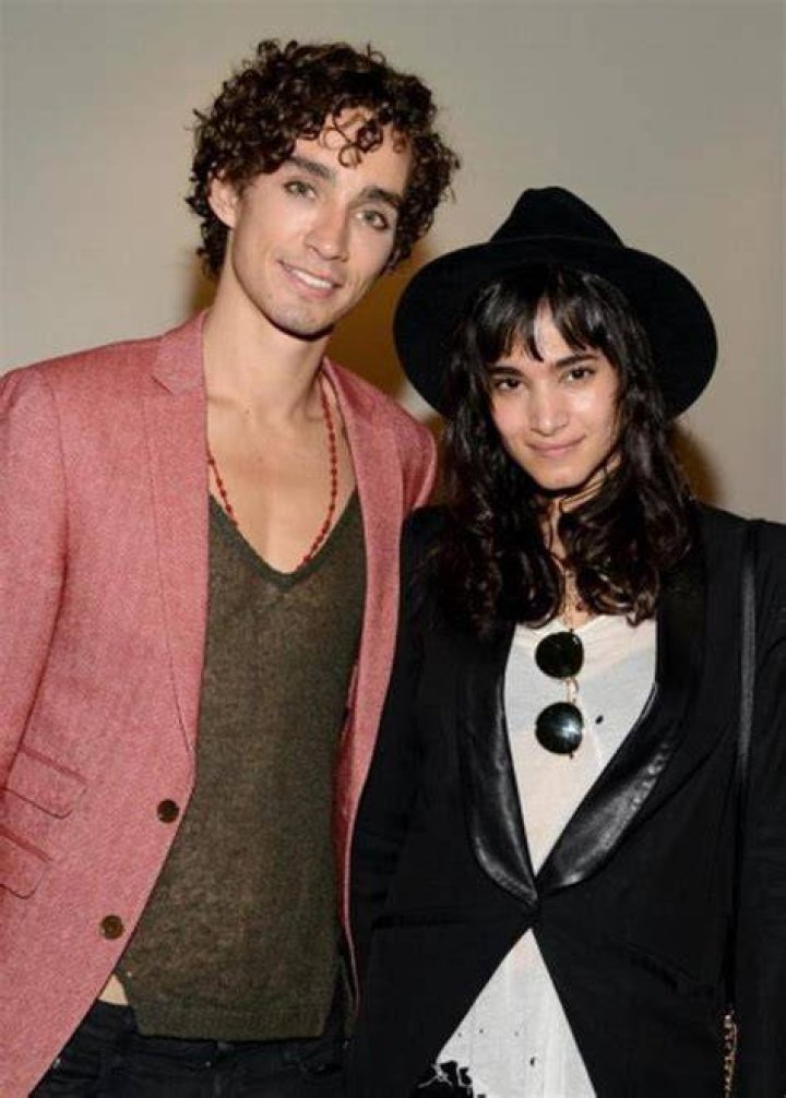 Unveiling The Mystery Of Robert Sheehan's Wife: Who Is She?