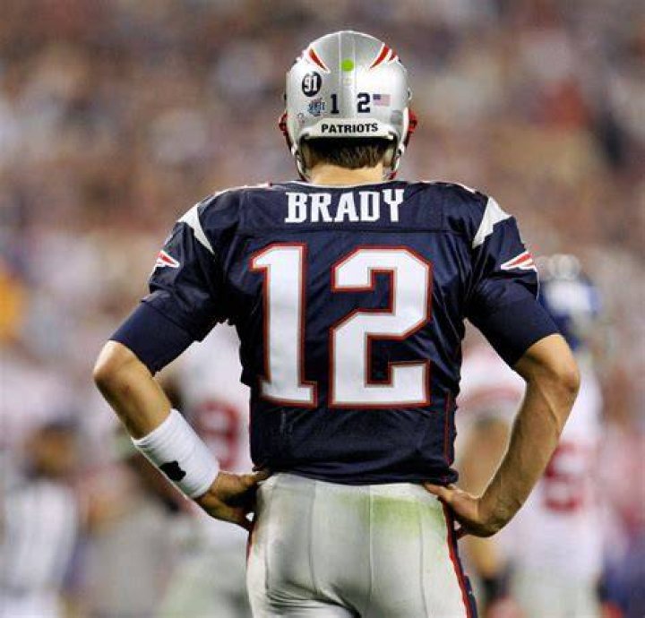 Watch: Tom Brady Annihilate Tennessee Titans With 5 TDs in 10 Minutes
Brandishing the Patriots Red Jersey to the NFL