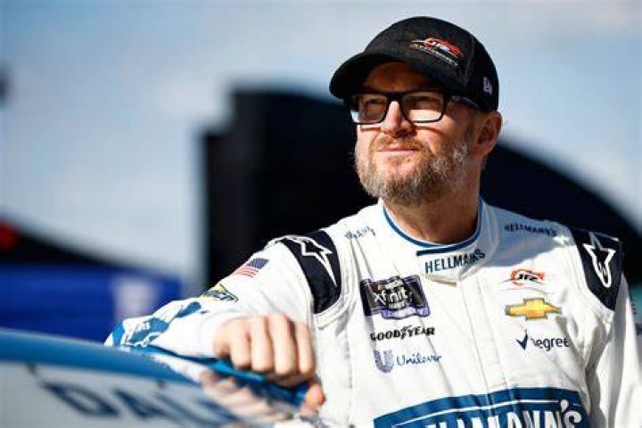 “What the Hell Man”—Fans’ Dislike for Dale Earnhardt Jr’s $401 Million Sponsor
Clouds Massive News