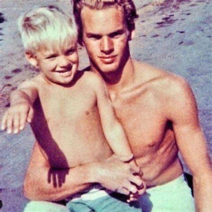 “Wish He Was More Like Him”: Resurfaced Picture of Legendary Father-Son Duo
Creates Nostalgia in Surfing Community