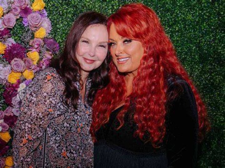Wynonna & Ashley Judd SistersDay Sister day, National sisters day