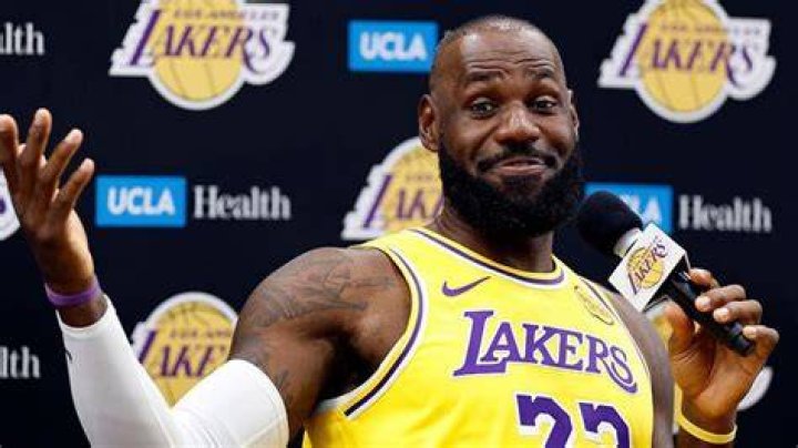 “You Will Never Surpass MJ”: Lakers Fans Destroy LeBron James as He Announces
That He Is “Out for the Season”