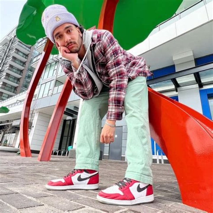 (Youtube Star) Wiki, Biography, Age, Girlfriends, Family