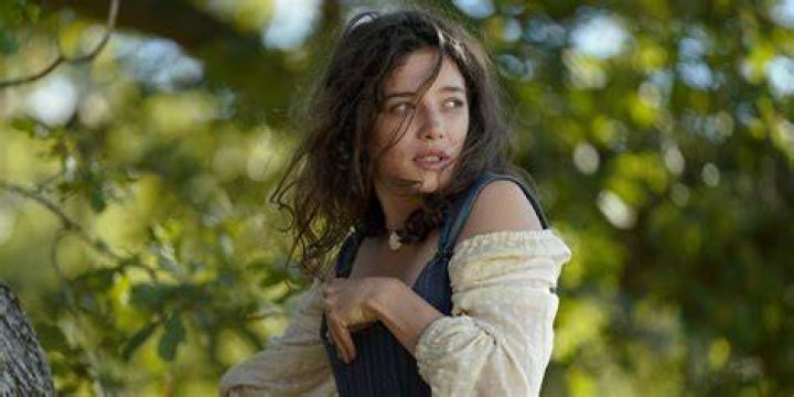 Zoe Salda&ntilde;a as Isabelle in Predators