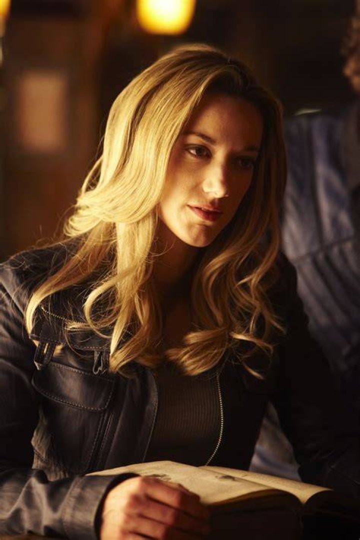 Zoie Palmer from Lost Girl with Alex, her partner Lost girl, Love of
